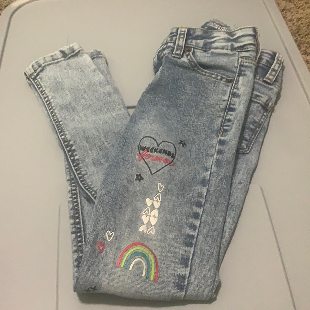 Girls graffiti mid-rise jogging, size 7 light blue Jean, cat & jack